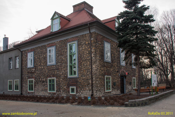 Dwór obronny w Chrzanowie