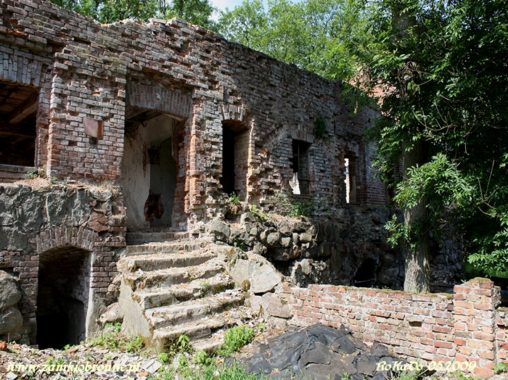 Ruiny zamku w Karlinie