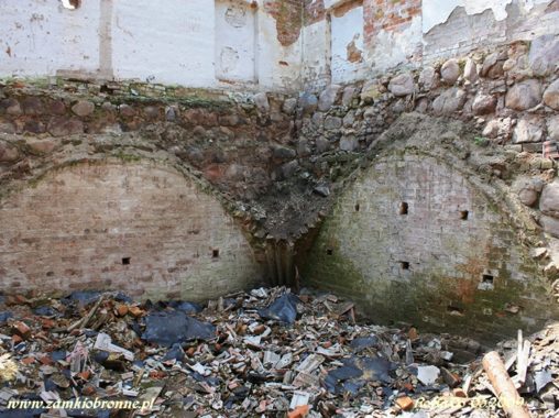Ruiny zamku w Karlinie