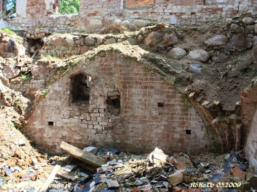 Ruiny zamku w Karlinie