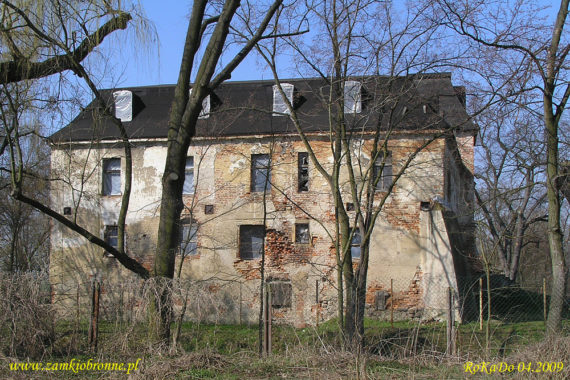 Dwór obronny  w Komorowicach