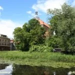 Przebudowany na kościół zamek w Krajence