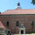 Przebudowany na kościół zamek w Krajence