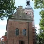 Przebudowany na kościół zamek w Krajence