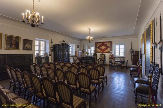 Zamek w Liwie sala rycerska w pałacu