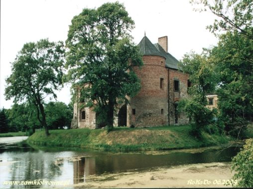 Dwór obronny w Modliszewicach