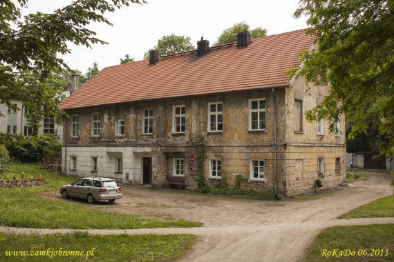 Zamek w Opatówku pałac wzniesiony na miejscu warowni