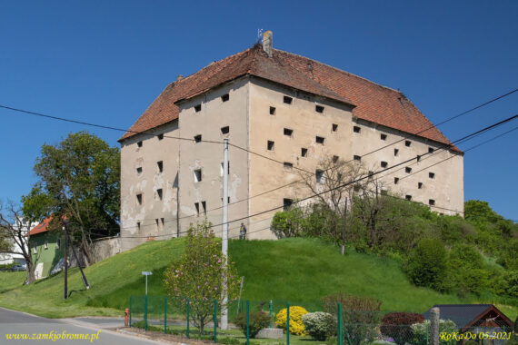 Zamek w Zimnicach Małych