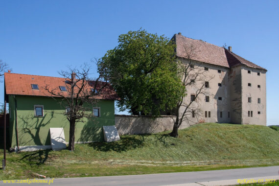 Zamek w Zimnicach Małych