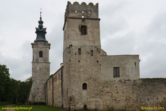 Obronny klasztor w Sulejowie baszta Attykowa i wieża bramna