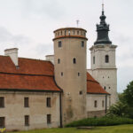 Obronny klasztor w Sulejowie baszta Muzyczna i wieża bramna