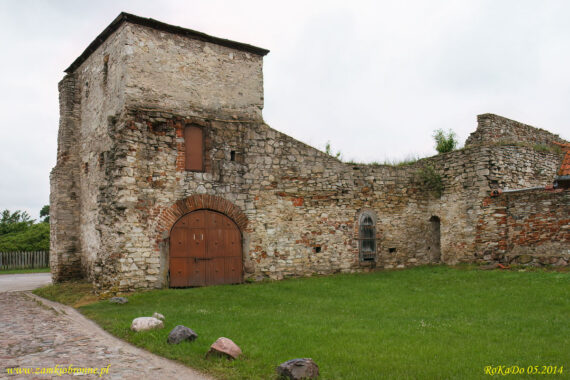 Obronny klasztor w Sulejowie baszta Rycerska