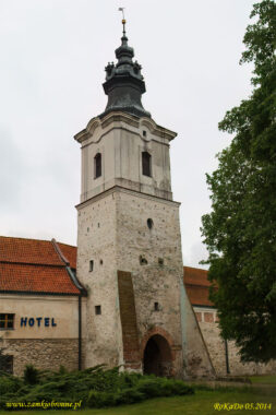 Obronny klasztor w Sulejowie wieża bramna