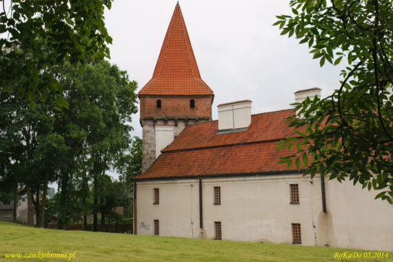 Obronny klasztor w Sulejowie baszta Opacka