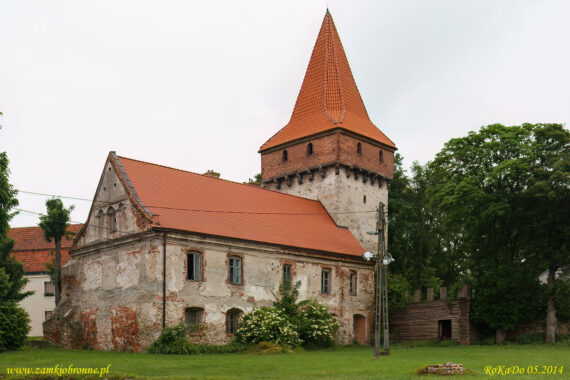 Obronny klasztor w Sulejowie baszta Opacka i arsenał