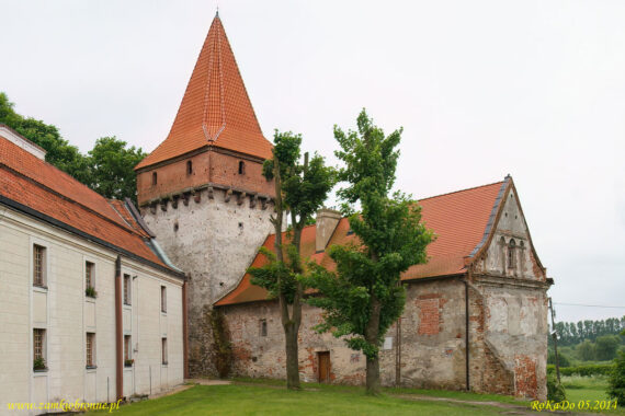 Obronny klasztor w Sulejowie baszta Opacka i arsenał