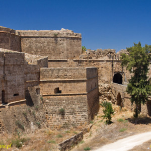 Famagusta mury miejskie. Ravelin i Brama Limasolska