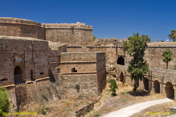 Famagusta mury miejskie. Ravelin i Brama Limasolska