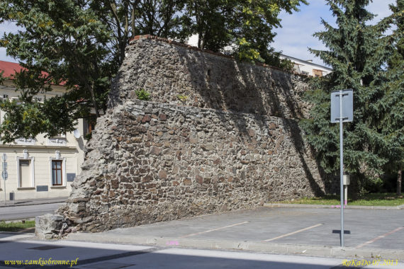 Zwoleń fragment mur&oacute;w miejskich