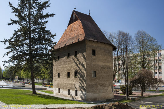 Bardejów mury miejskie. Baszta archiwalna.