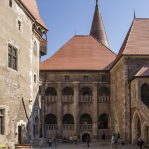 Hunedoara Zamek Corvina renesansowe skrzydło północne Matia
