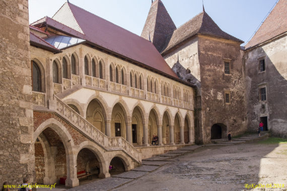 Hunedoara Zamek Corvina Pałac Bethlena