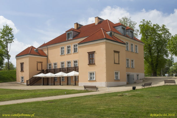 Dw&oacute;r w Podzamczu Chęcińskim