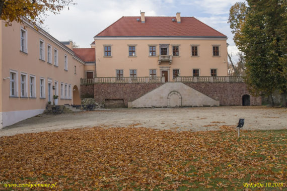 Dwór w Podzamczu Chęcińskim