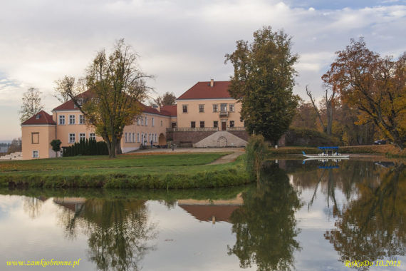 Dw&oacute;r w Podzamczu Chęcińskim