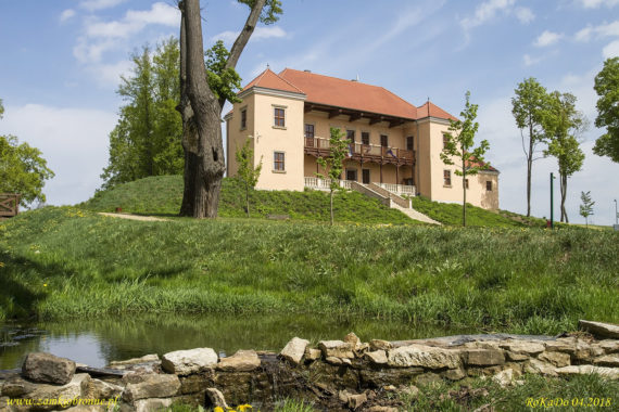 Dwór w Podzamczu Chęcińskim