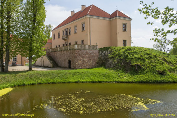 Dwór w Podzamczu Chęcińskim