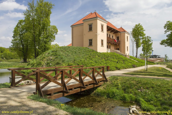 Dwór w Podzamczu Chęcińskim