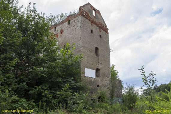 Trzebieszowice Czerwony Dw&oacute;r wieża obronno-mieszkalna