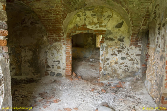 Trzebieszowice Czerwony Dwór wieża obronno-mieszkalna