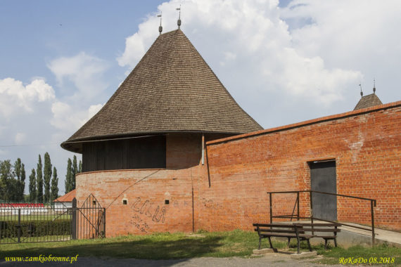 Zamek Kisv&aacute;rda