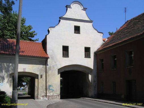 Głog&oacute;wek miejskie mury obronne Brama Zamkowa