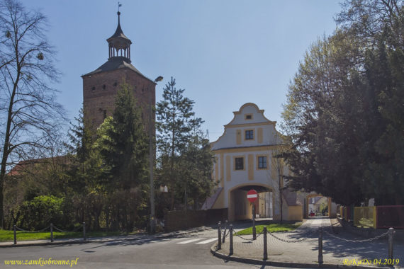Głog&oacute;wek miejskie mury obronne Brama Zamkowa