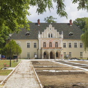 Dwór obronny w Łodygowicach