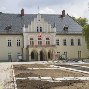Dwór obronny w Łodygowicach