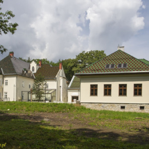 Dwór obronny w Łodygowicach