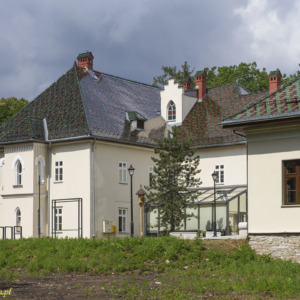 Dwór obronny w Łodygowicach