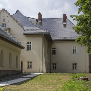 Dwór obronny w Łodygowicach