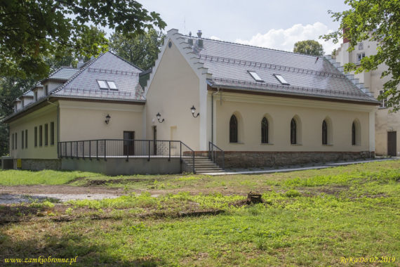 Dwór obronny w Łodygowicach