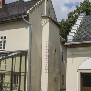 Dwór obronny w Łodygowicach