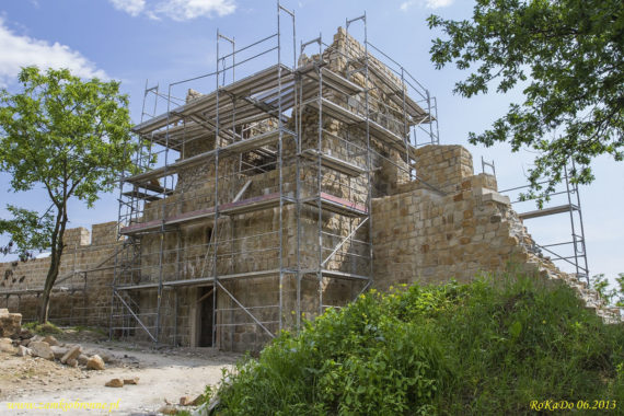 Dobczyce mury miejskie zrekonstruowana baszta