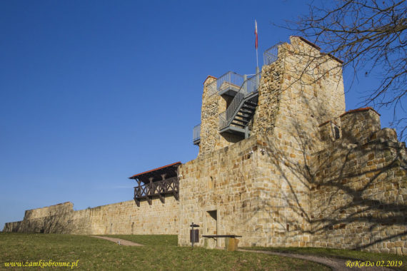 Dobczyce mury miejskie zrekonstruowana baszta