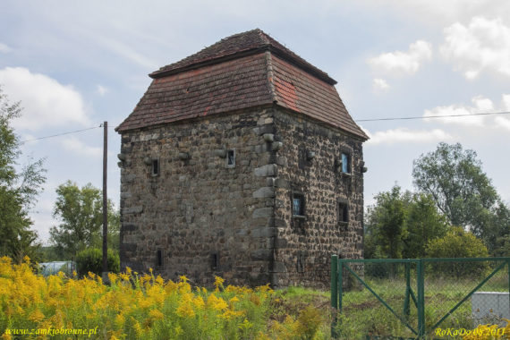 Rakowice Wielkie wieża rycerska