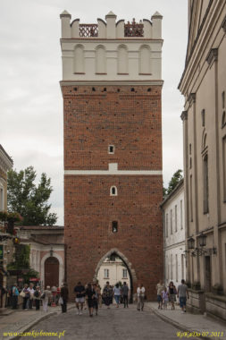 Sandomierz mury miejskie Brama Opatowska