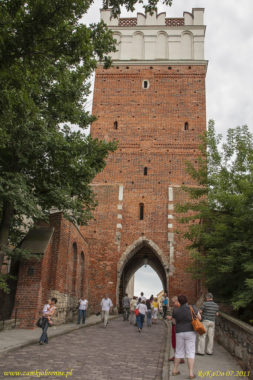 Sandomierz mury miejskie Brama Opatowska