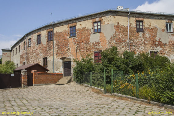 Miejskie mury obronne Łęczycy.